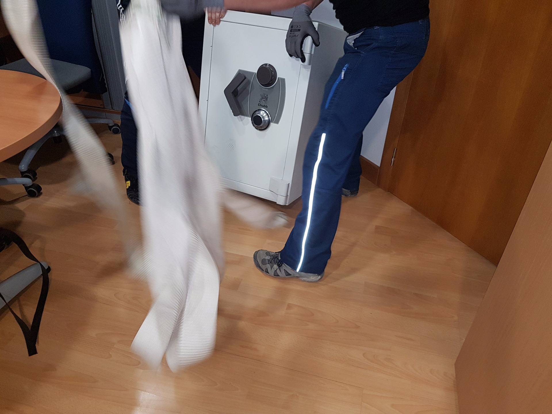 páncélszekrény rakodás